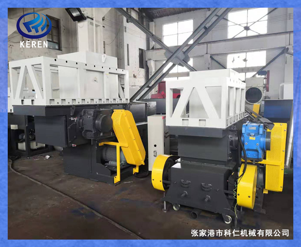 KRS600型撕碎機(jī)_一種可以破碎最大直徑為500mm塑料管材的撕碎設(shè)備(圖1) 600撕碎機(jī)